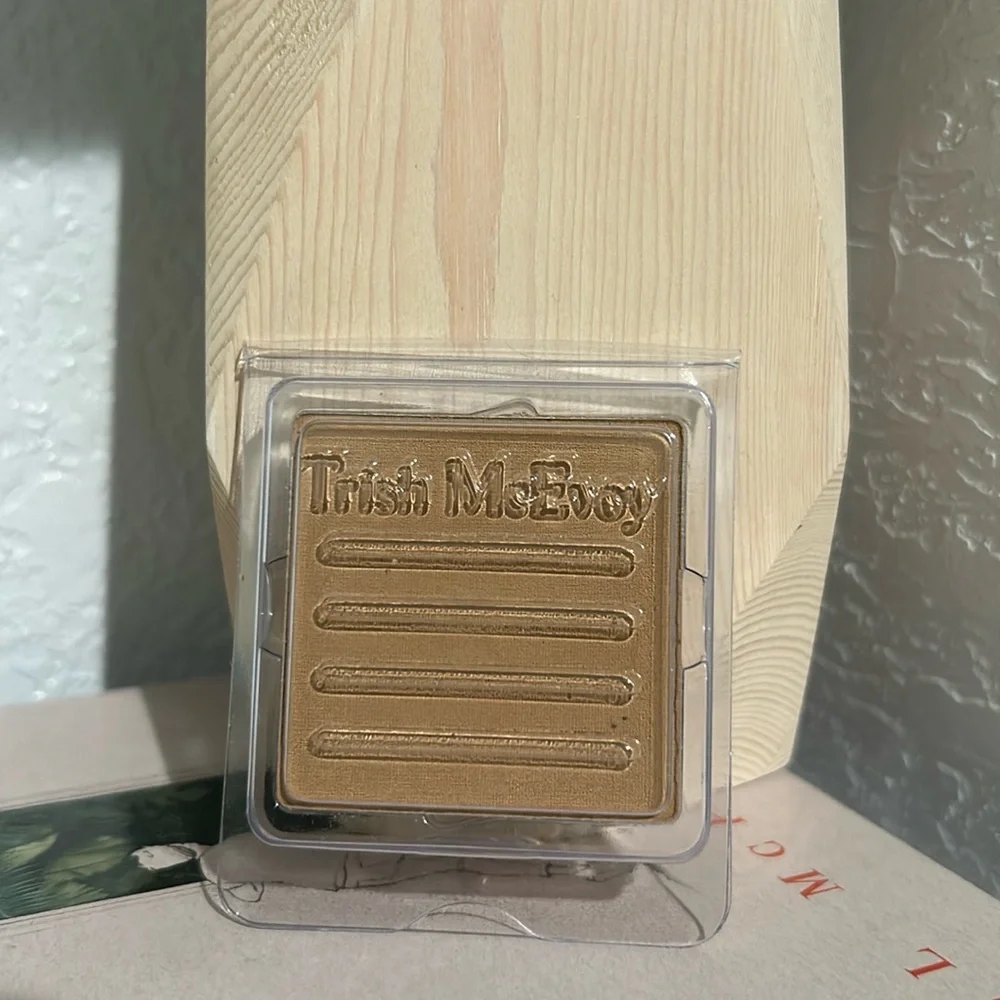 Trish McEvoy Mineral Foundation SPF 15 in Honey